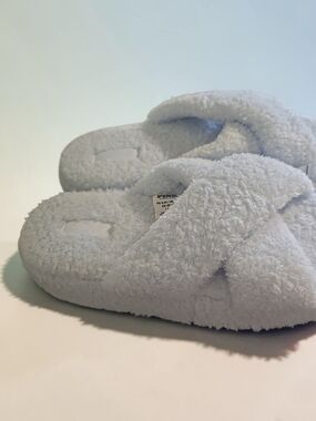 PINK Victoria's Secret Light Blue Fuzzy Cross-Band Slippers